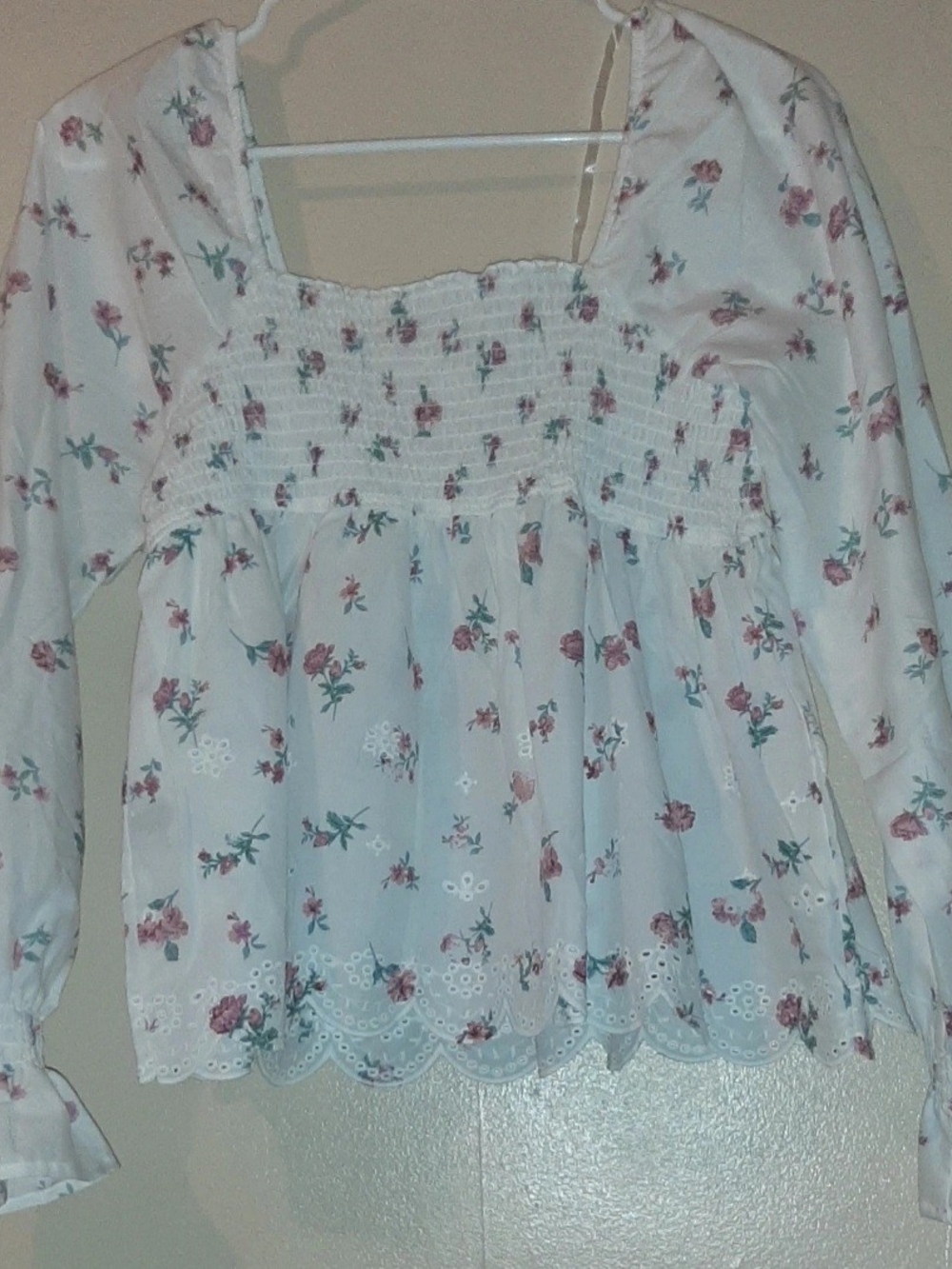 Madden Girl White Floral Smocked Square-Neck Blouse Large NWT - Picture 3 of 4
